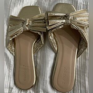 BAMBOO Sandals size 7.5 Metallic Twist Front 
Open Toe Flat Sandals Open Toe